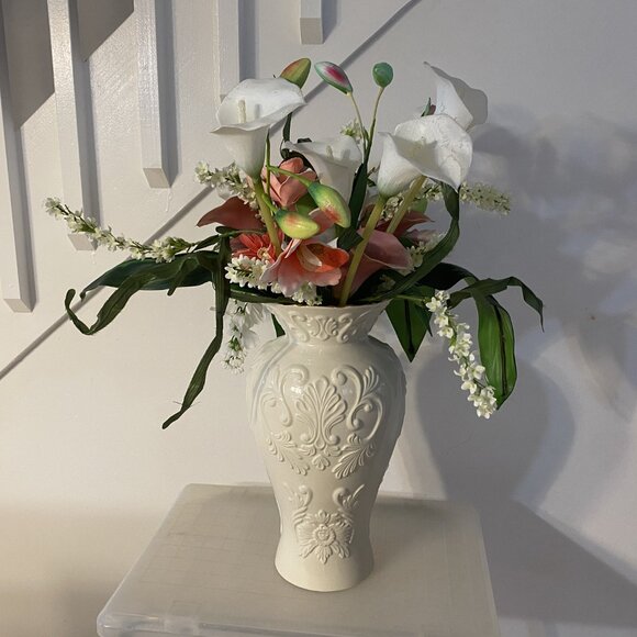 Elegant Floral Assortment - Picture 8 of 9